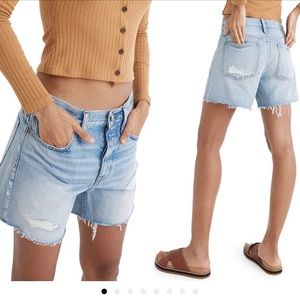 NWT Madewell relaxed ripped mid length short.